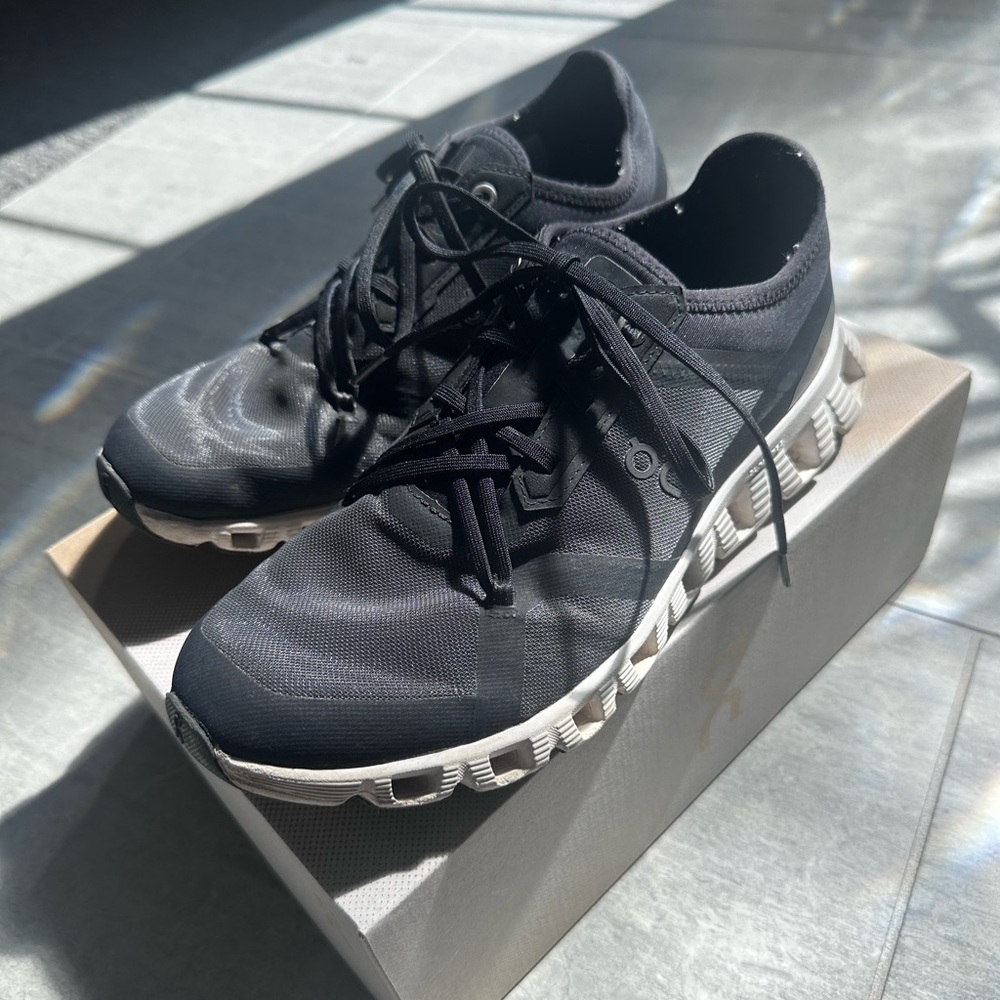 On Running Cloud X Sneakers – Men’s Size 7.5 – Black/White